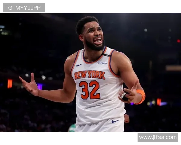 尼克斯队历代足球球星排名前十解析与成就回顾