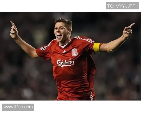 足球场上高抬腿如风奔跑的球星们展现速度与力量的完美结合